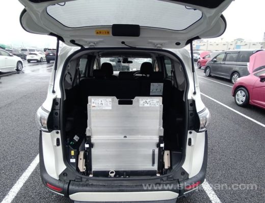 Wheelchair Accessible 5 seater Toyota Sienta with a ramp